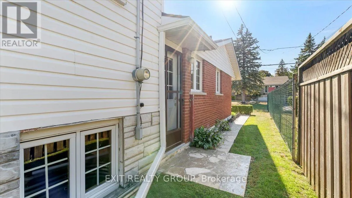 3 ROBERTSON LANE