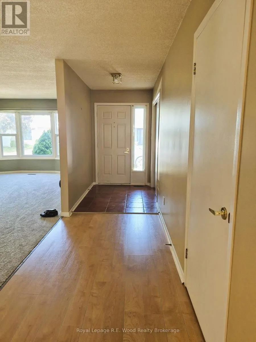 58 HAWKINS CRESCENT