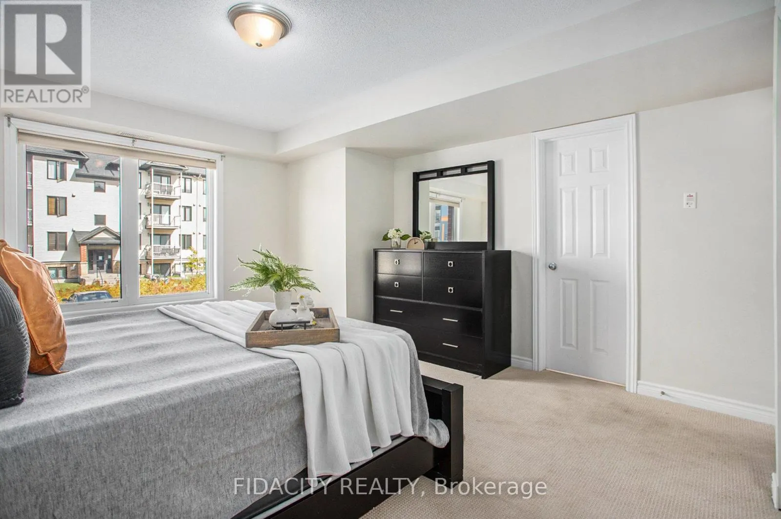 4 - 215 BLUESTONE PRIVATE