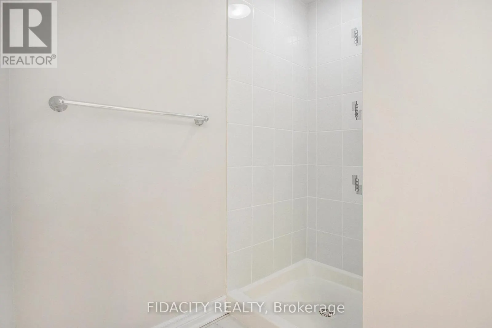 4 - 215 BLUESTONE PRIVATE