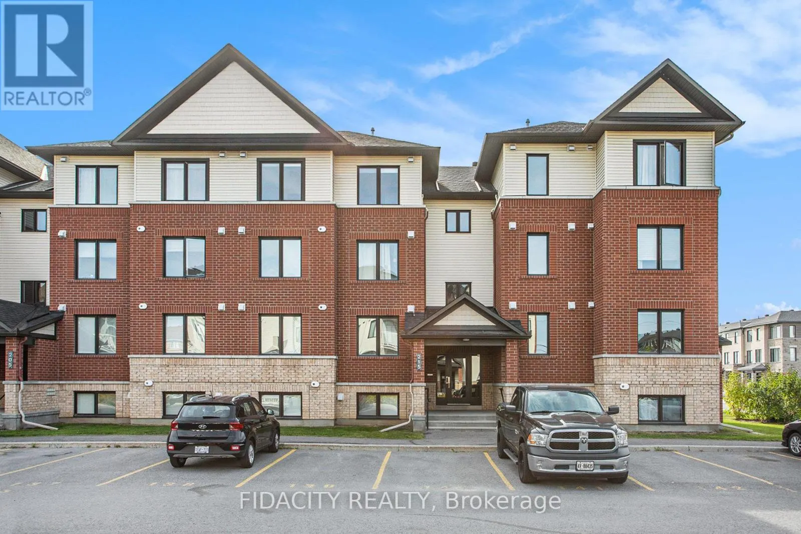 4 - 215 BLUESTONE PRIVATE