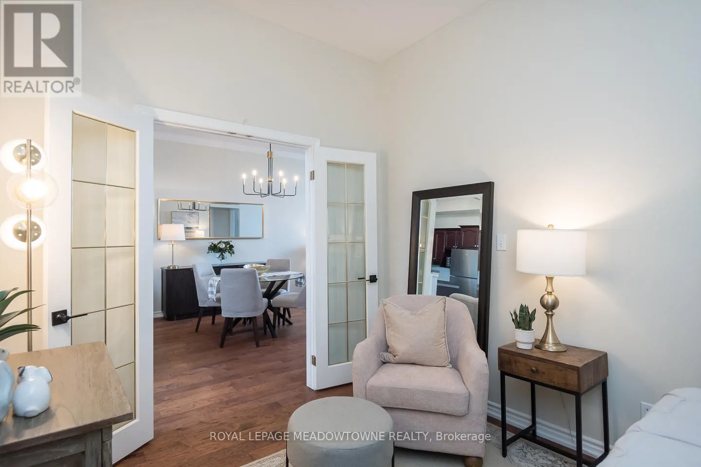 318 - 262 DUNDAS STREET E