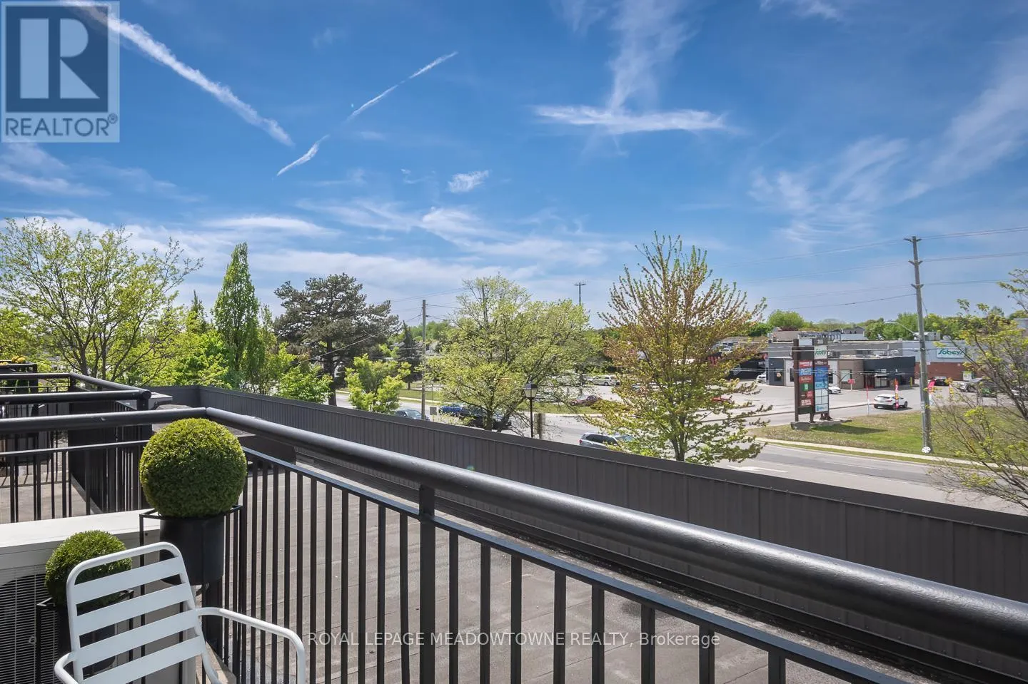 318 - 262 DUNDAS STREET E