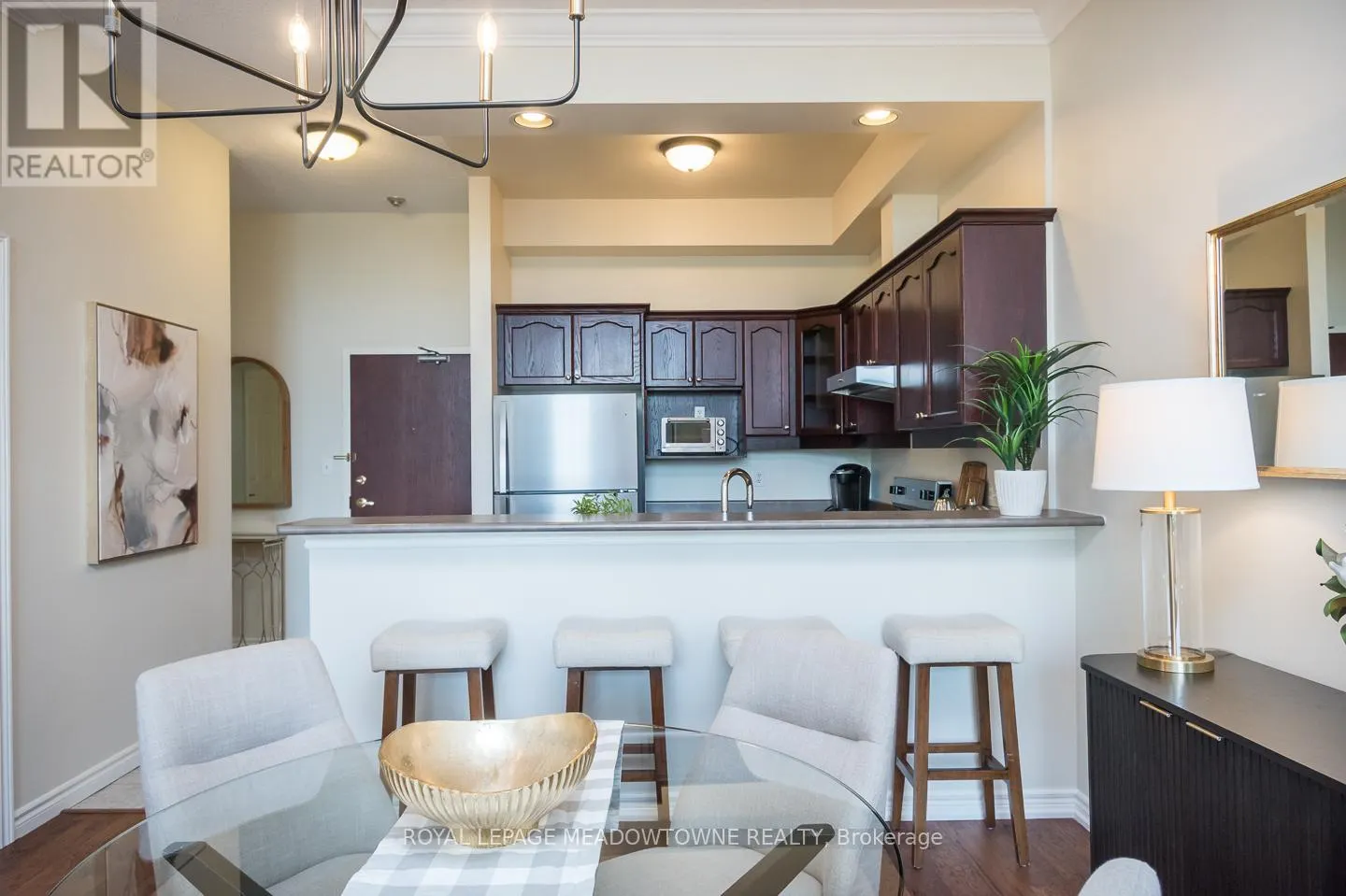 318 - 262 DUNDAS STREET E