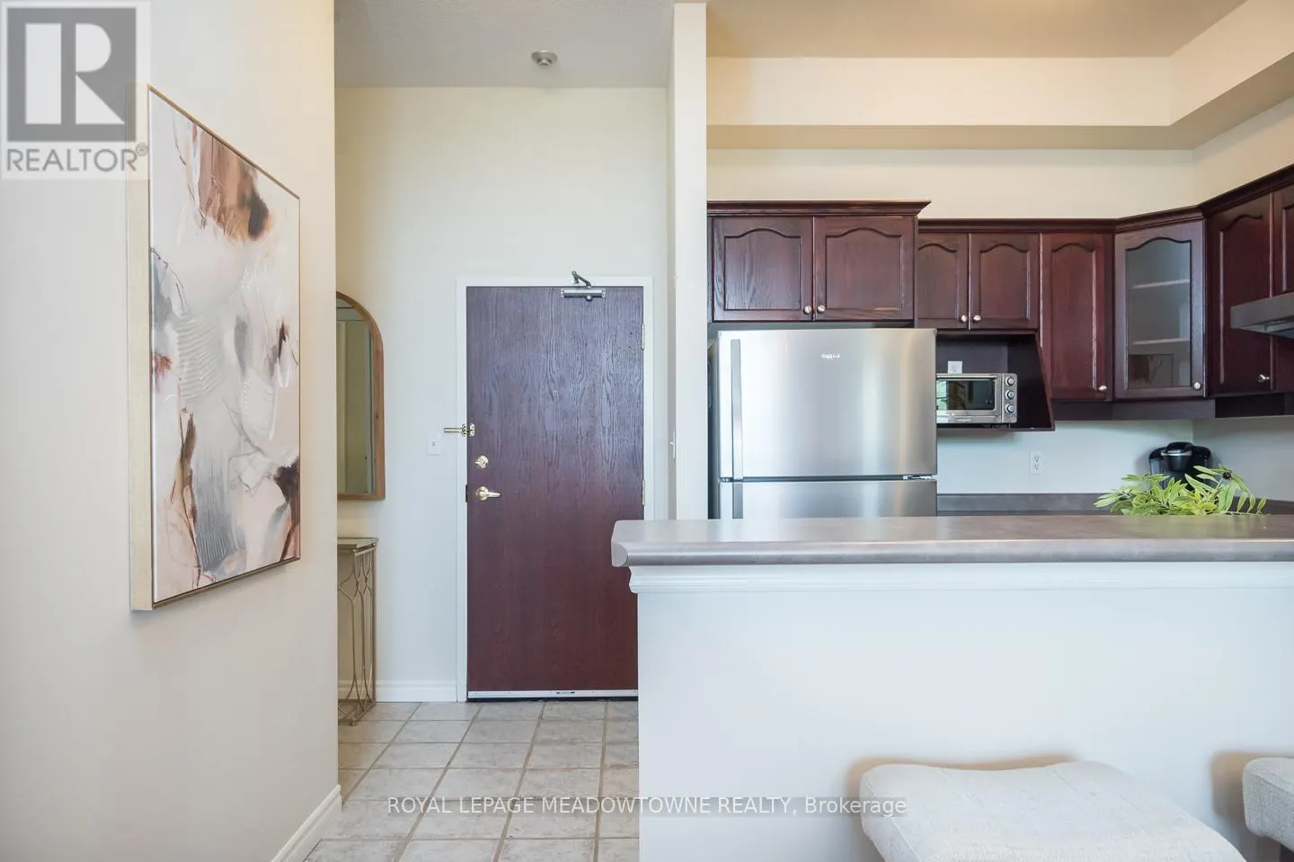 318 - 262 DUNDAS STREET E