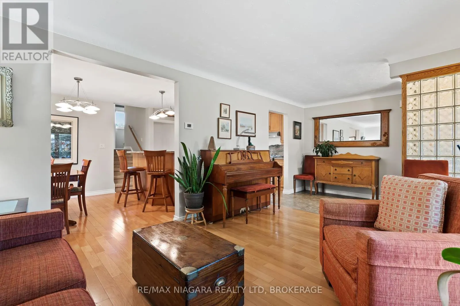 2 BAYRIDGE COVE