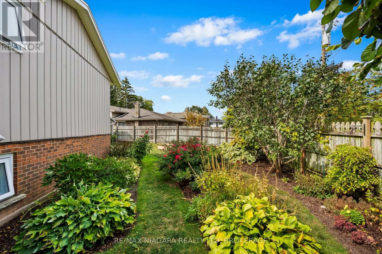 2 BAYRIDGE COVE