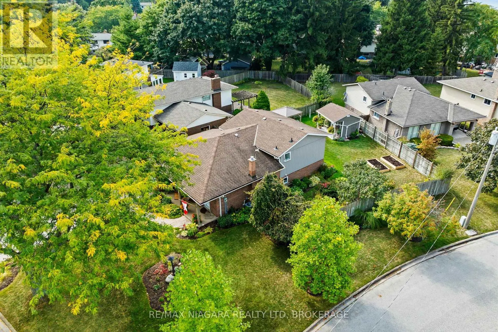2 BAYRIDGE COVE