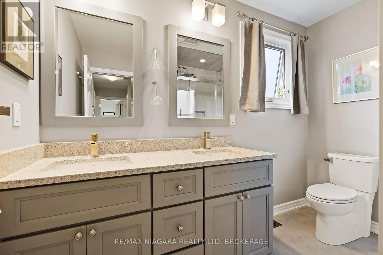 2 BAYRIDGE COVE