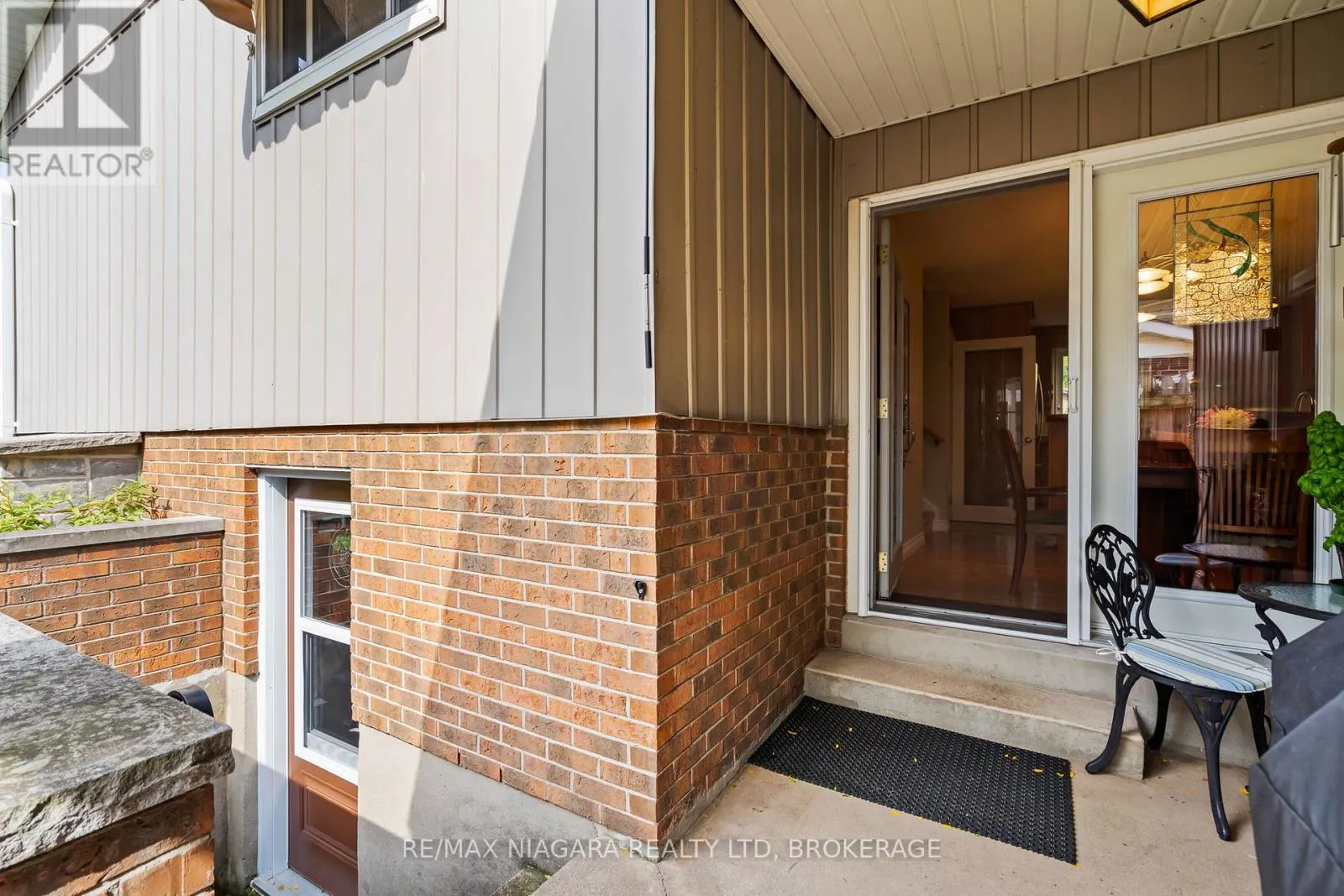 2 BAYRIDGE COVE
