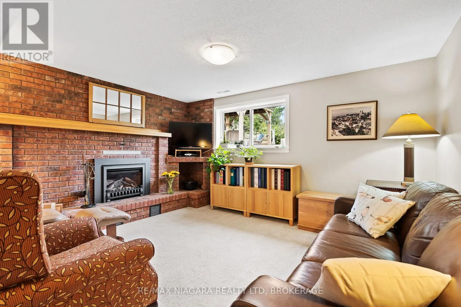 2 BAYRIDGE COVE