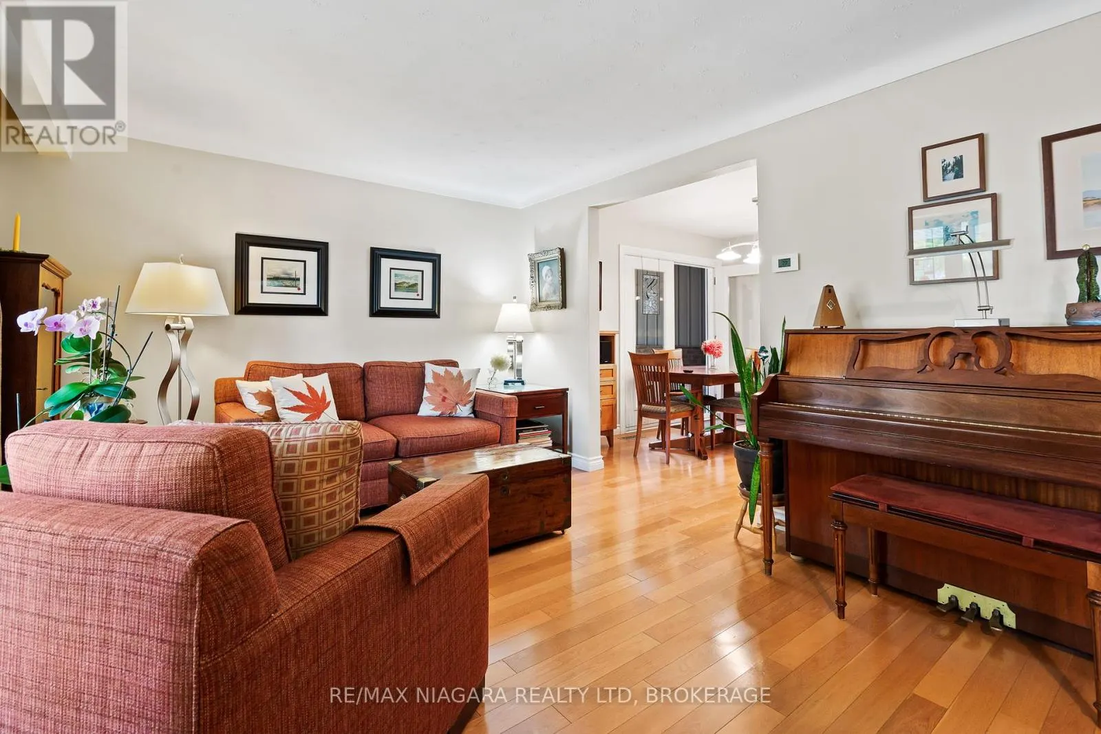 2 BAYRIDGE COVE