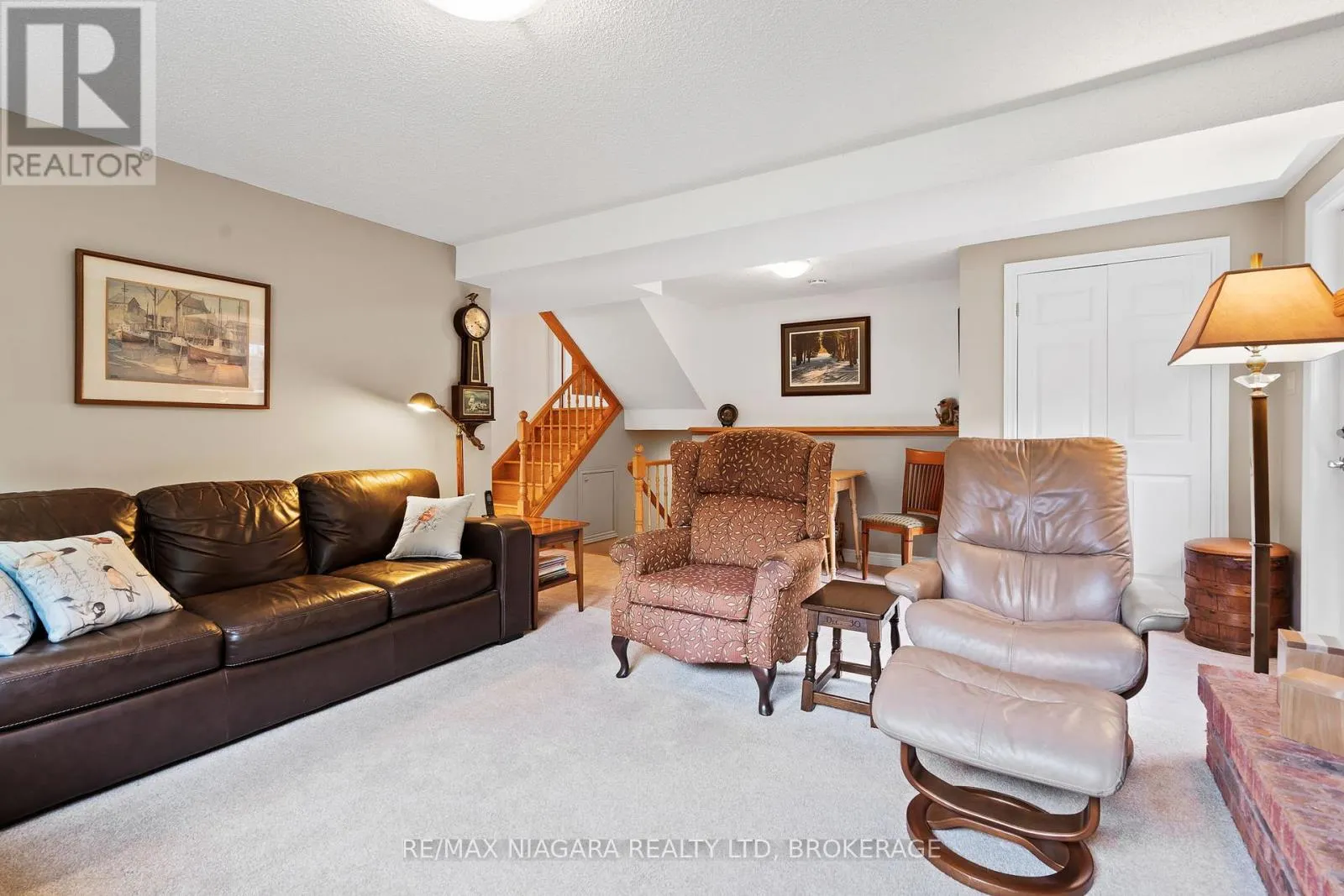 2 BAYRIDGE COVE