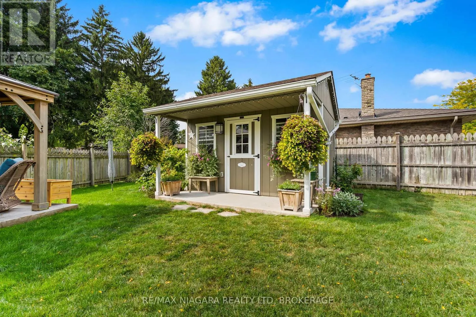 2 BAYRIDGE COVE