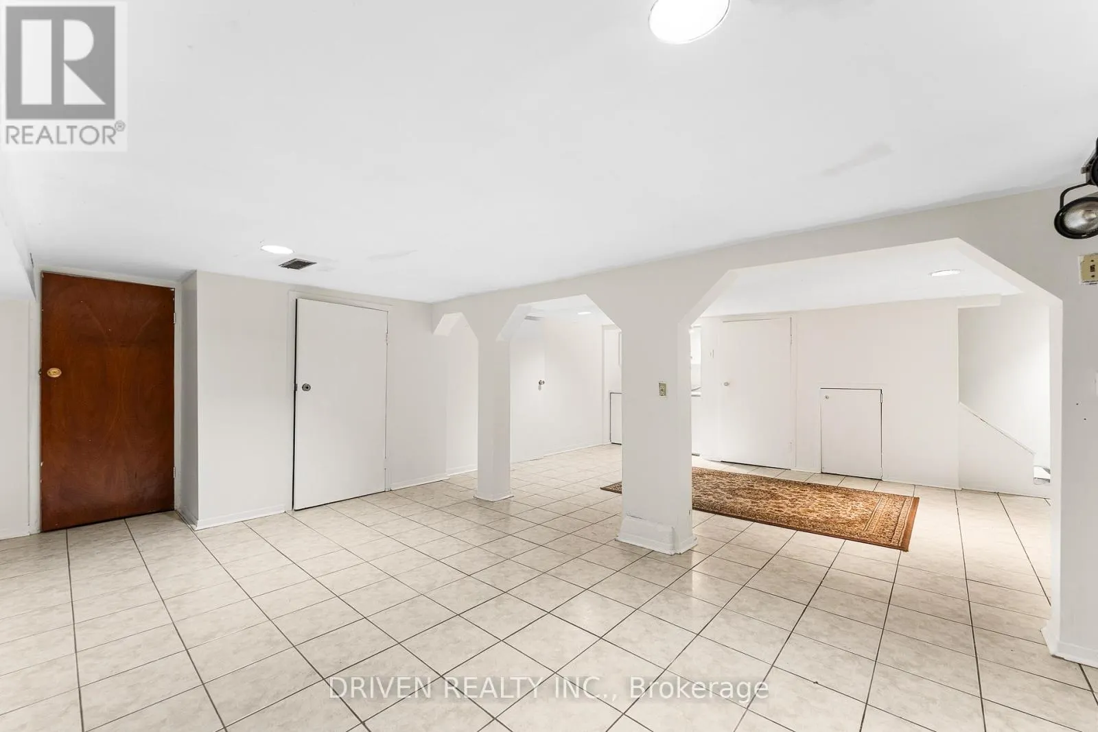 876 PINECREST ROAD