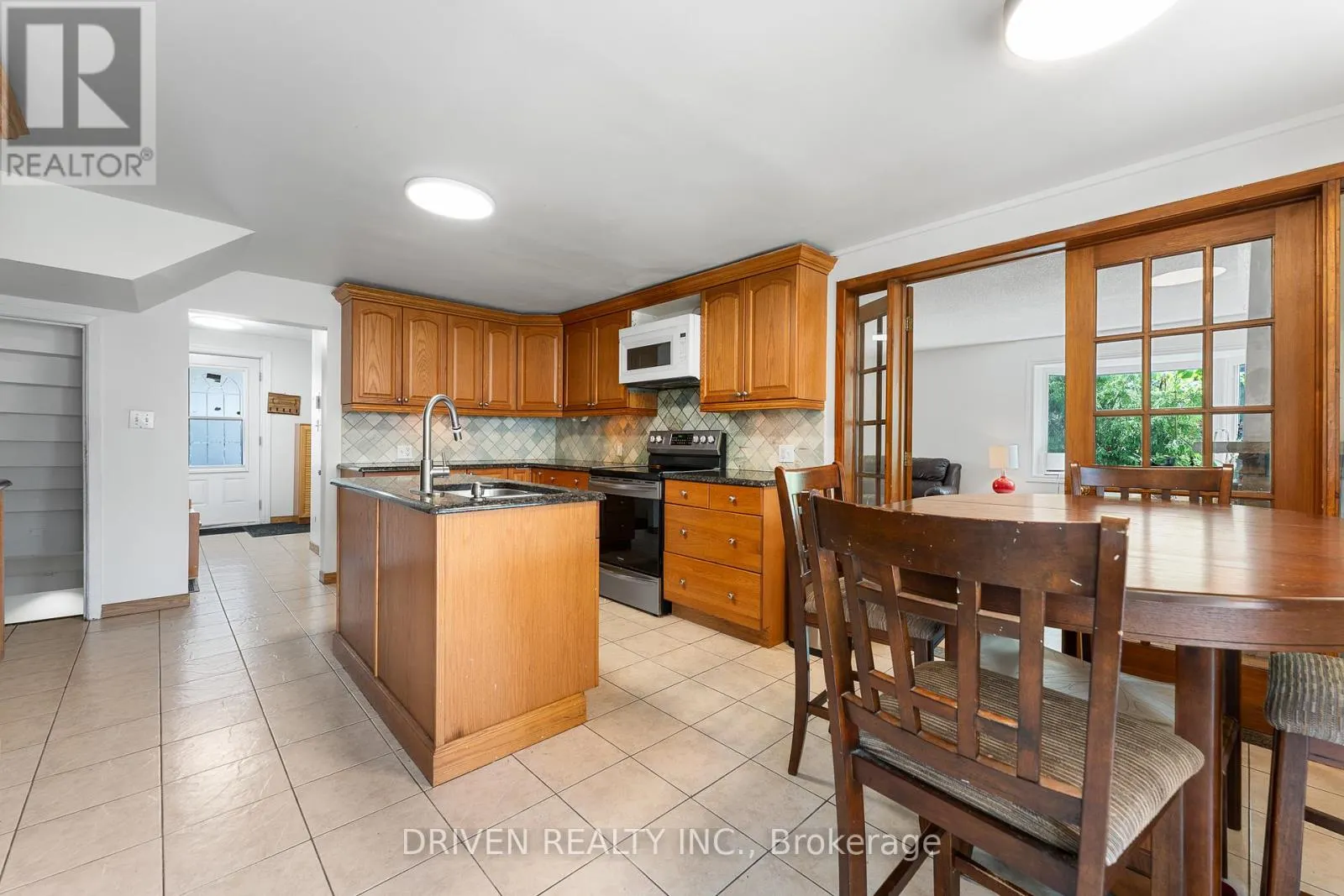 876 PINECREST ROAD