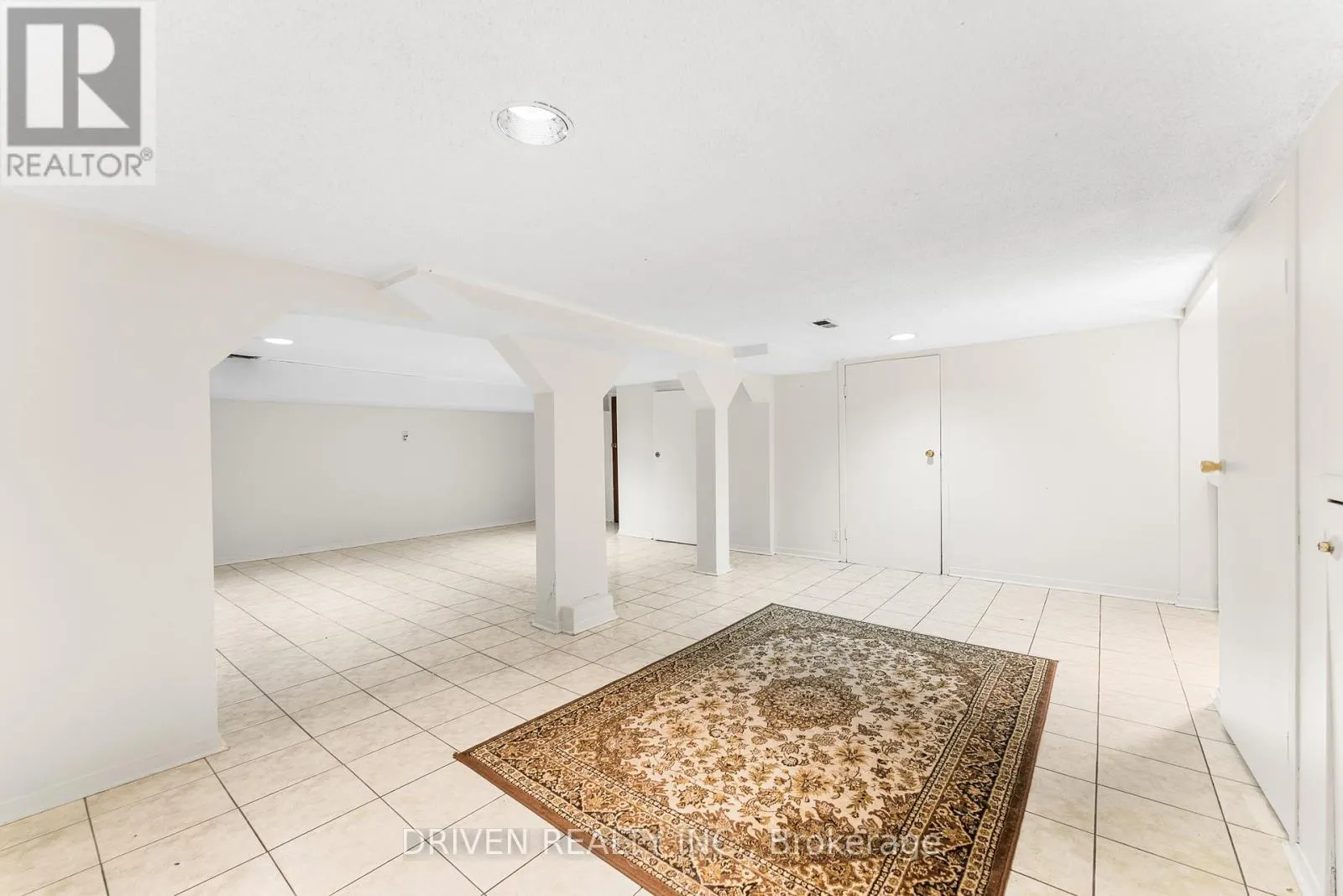 876 PINECREST ROAD