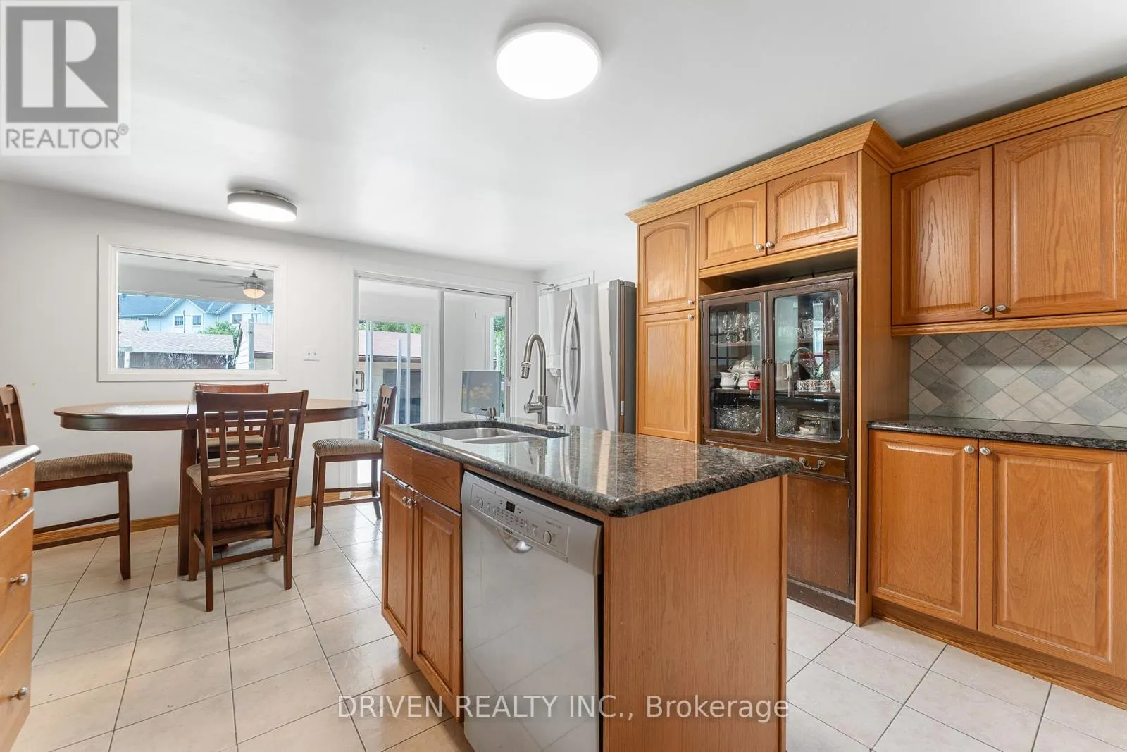 876 PINECREST ROAD
