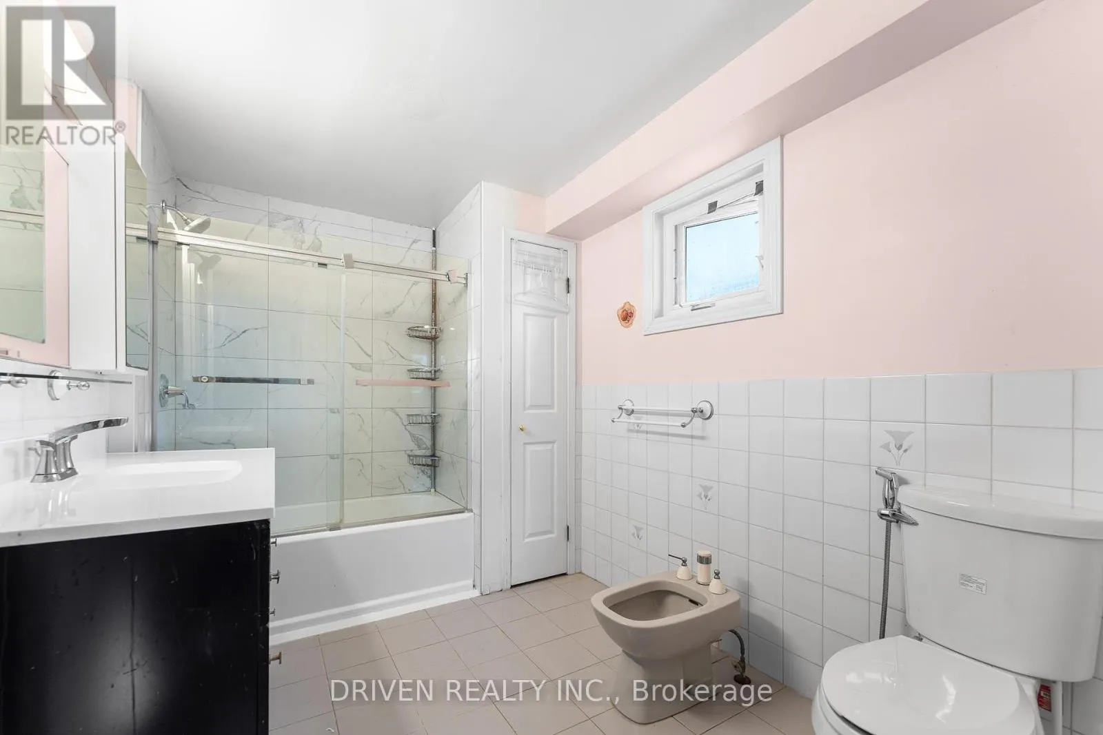 876 PINECREST ROAD