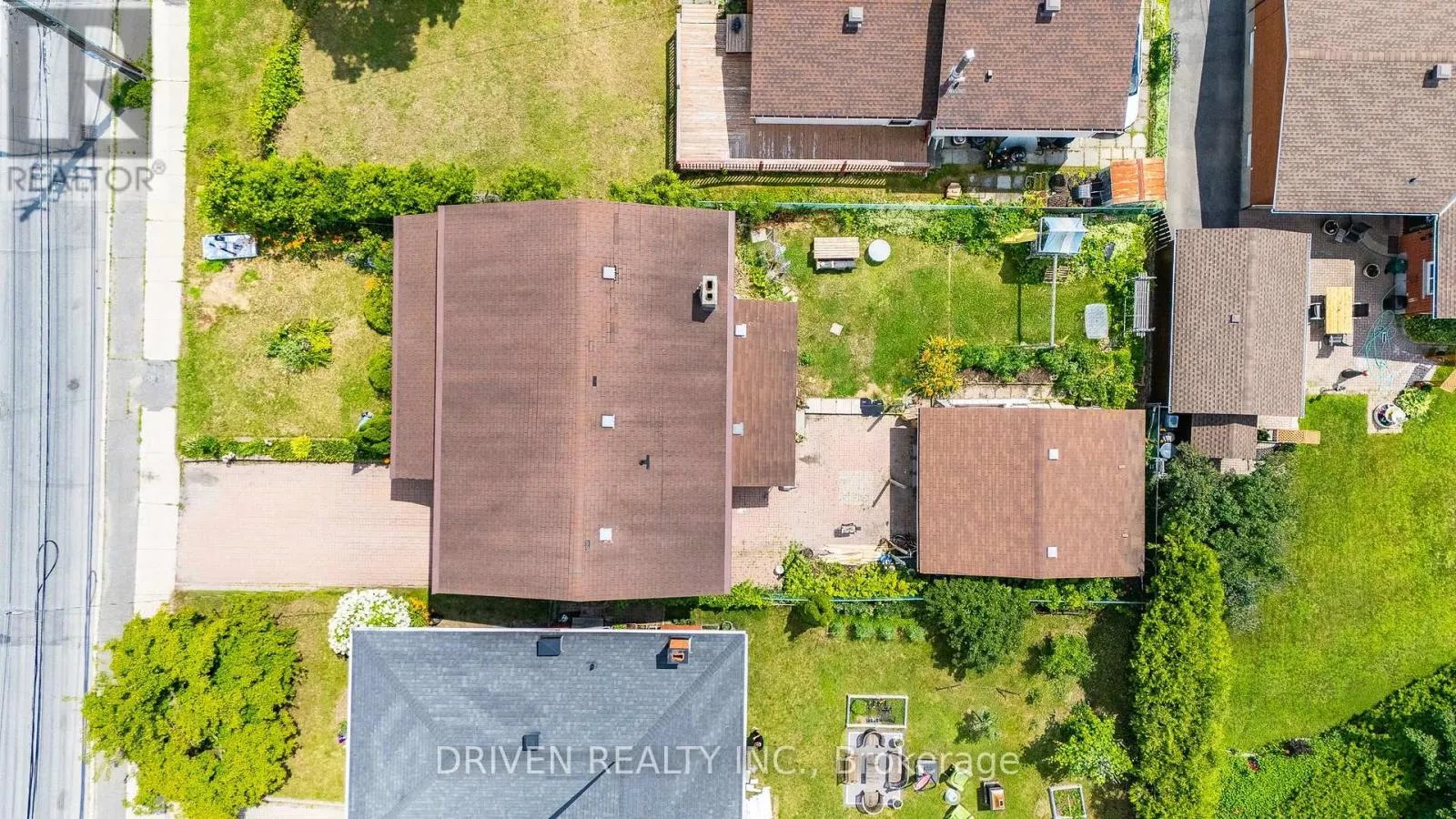 876 PINECREST ROAD