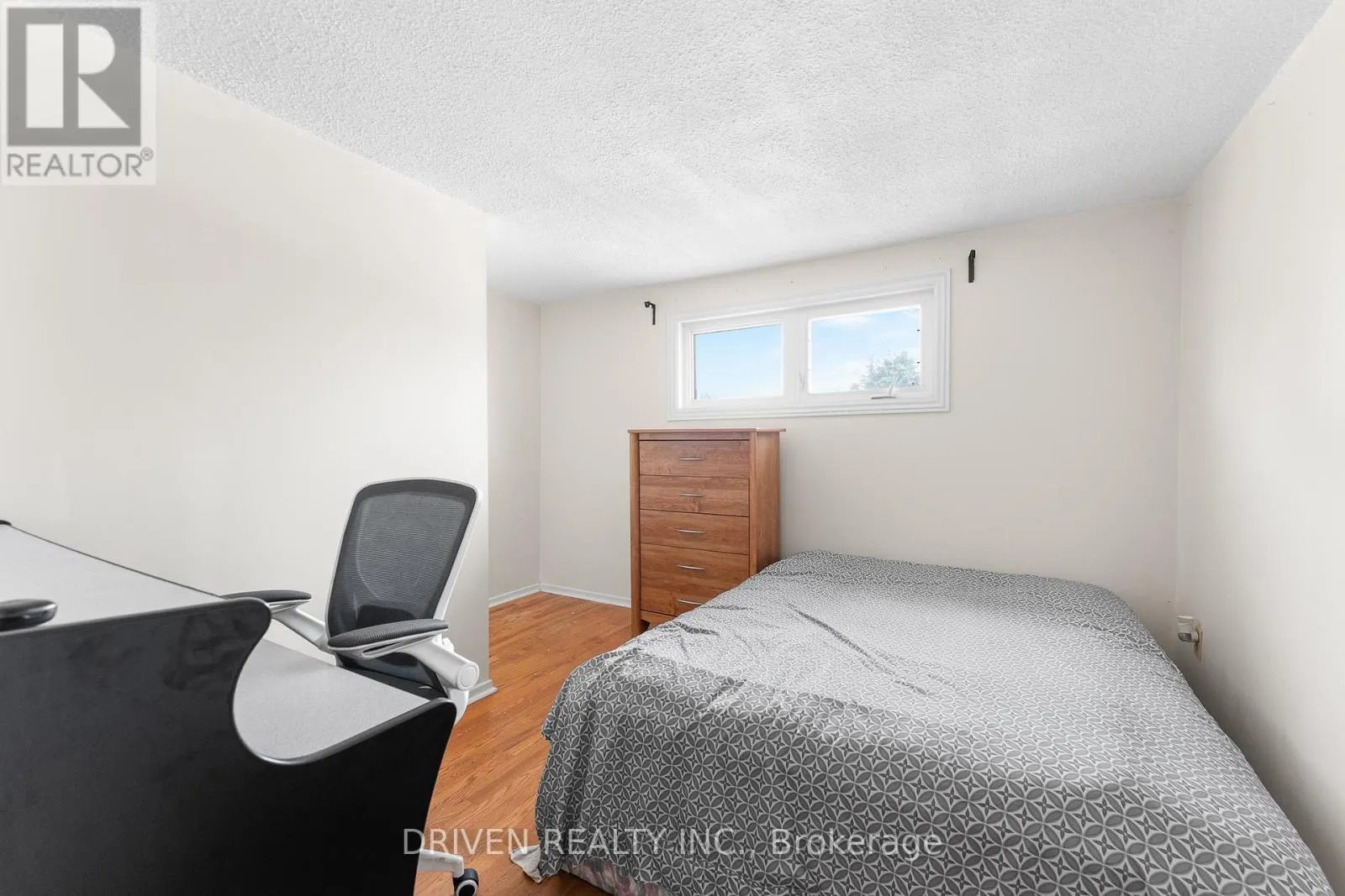 876 PINECREST ROAD