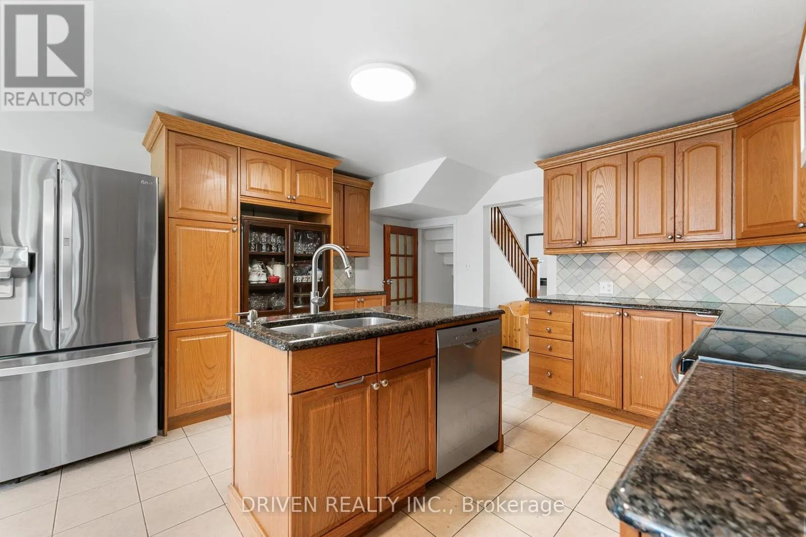 876 PINECREST ROAD