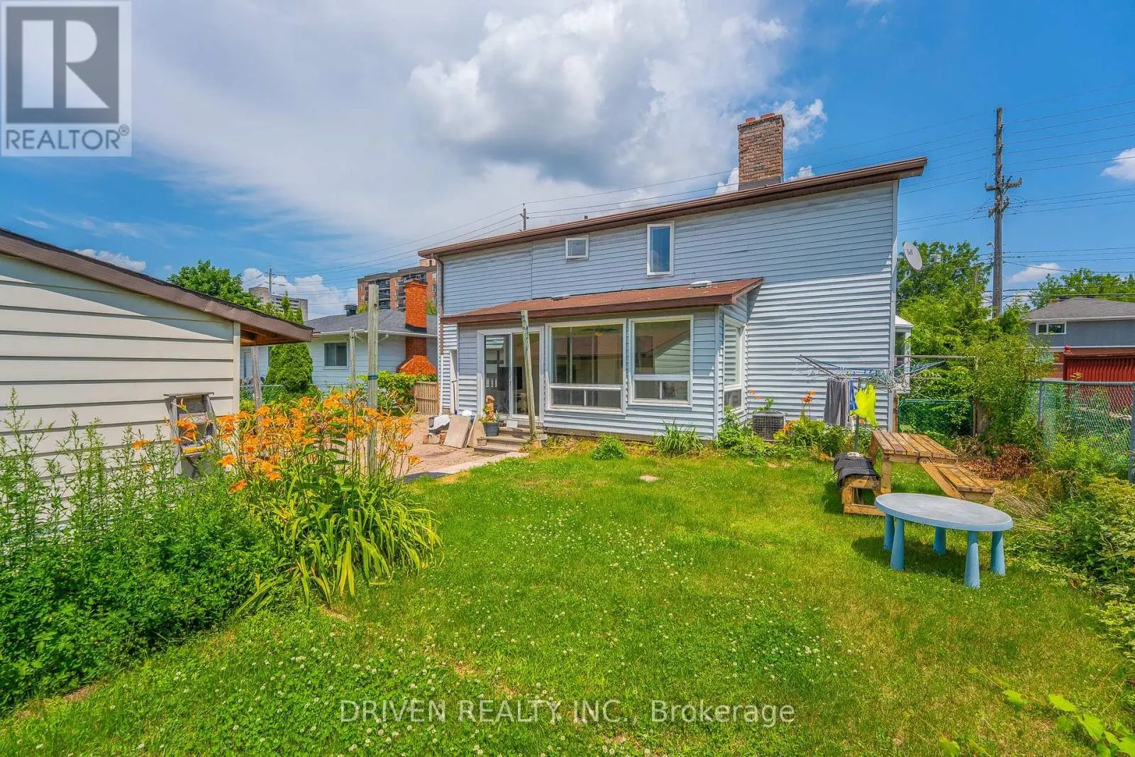 876 PINECREST ROAD