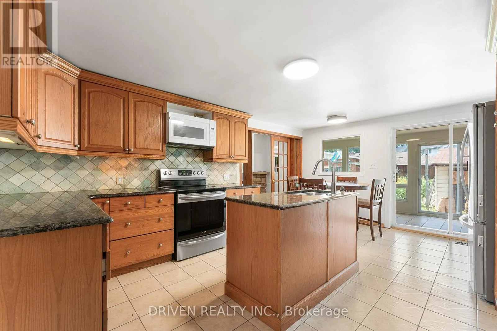 876 PINECREST ROAD