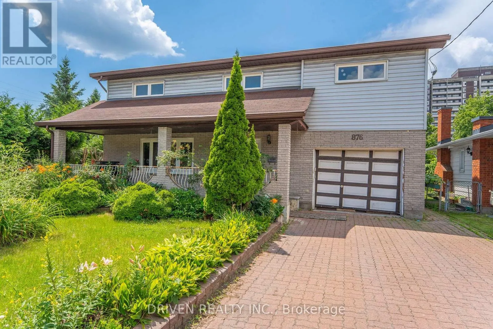876 PINECREST ROAD
