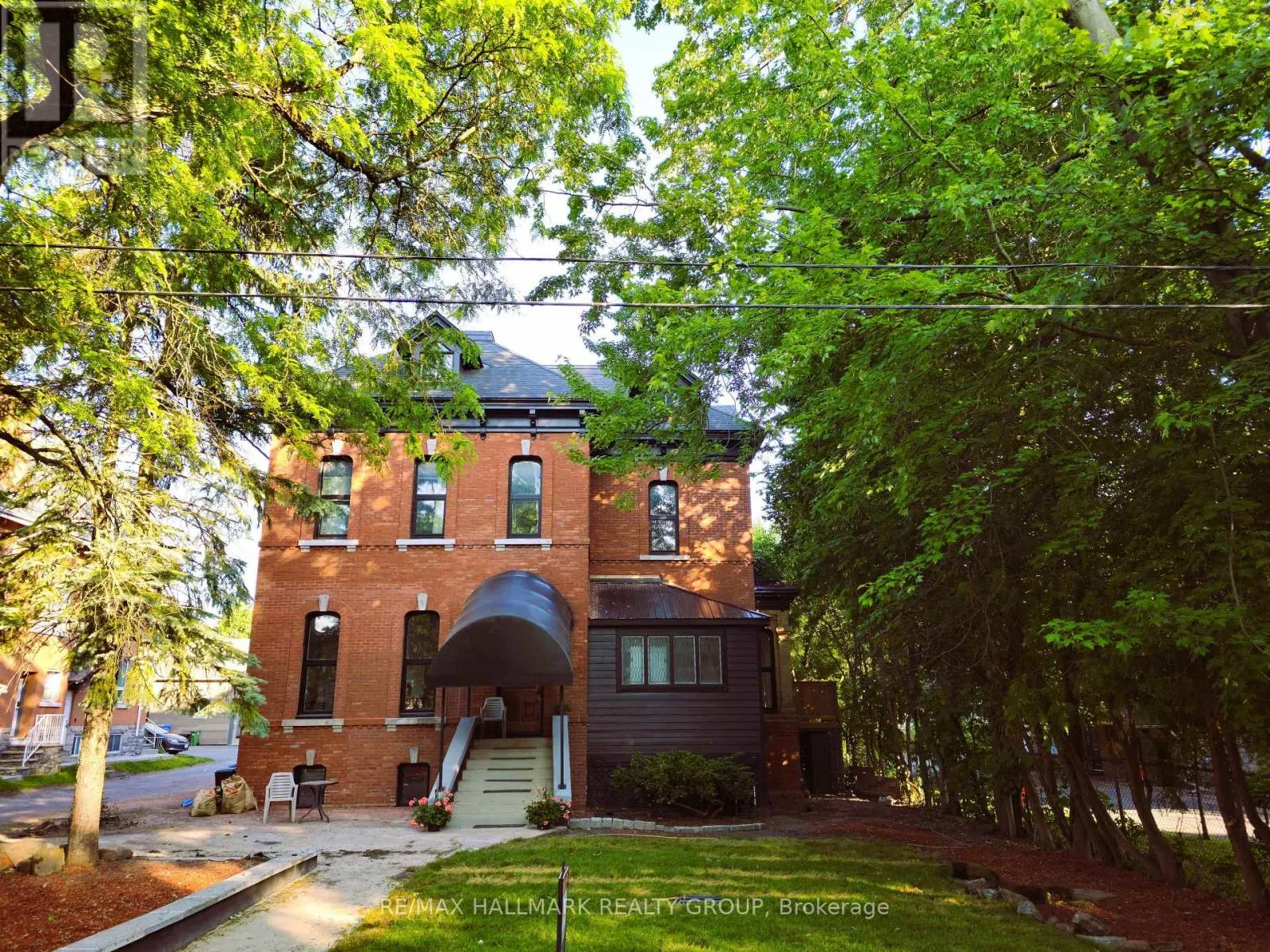 1 - 460 WILBROD STREET