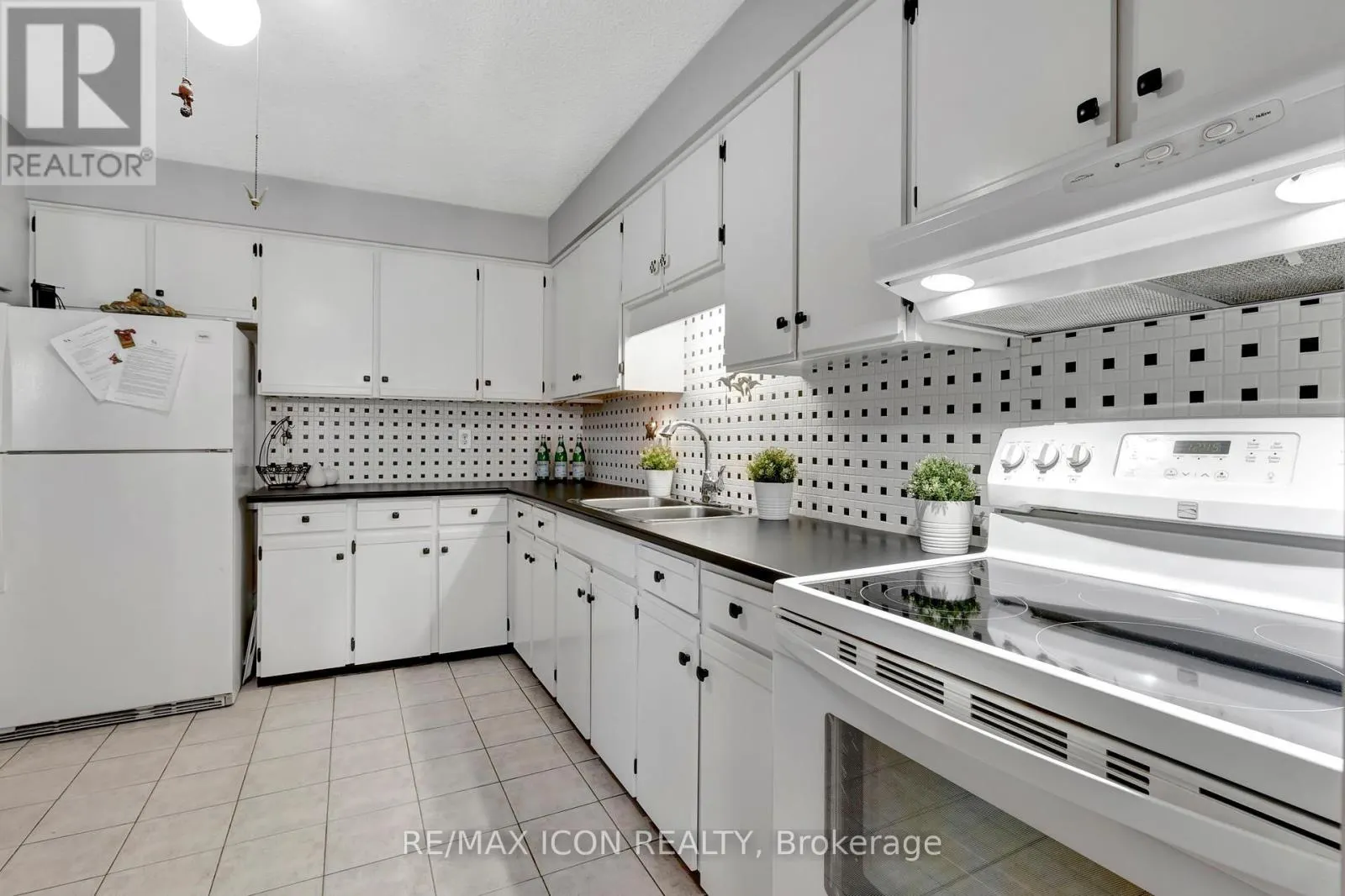 306 - 6 SHETTLESTON DRIVE