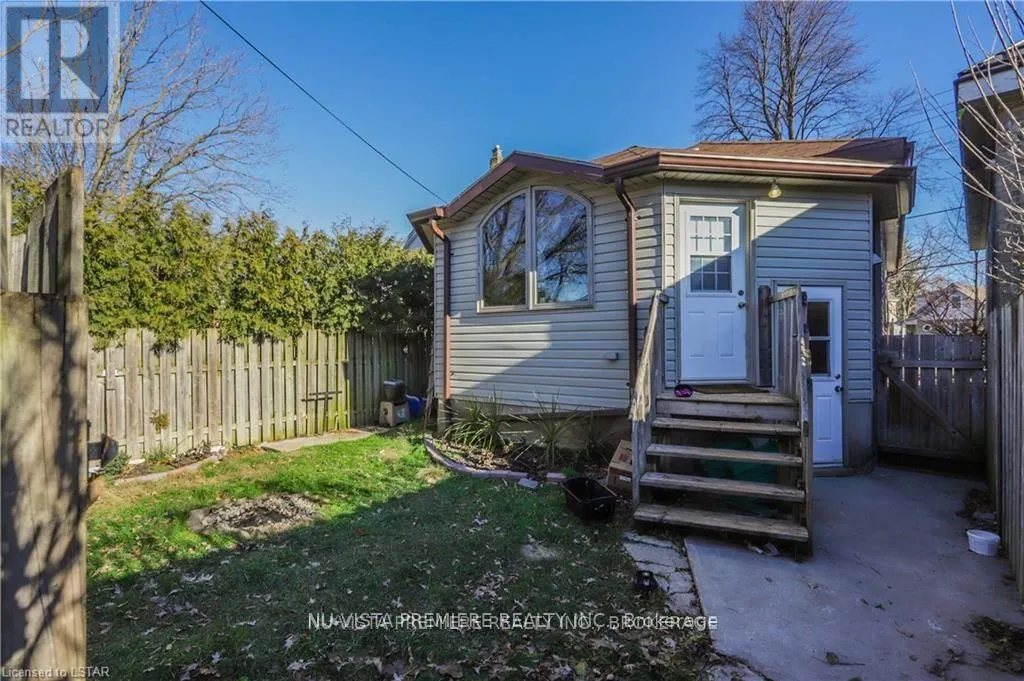LOWER - 132 WHARNCLIFFE ROAD N, #Lower