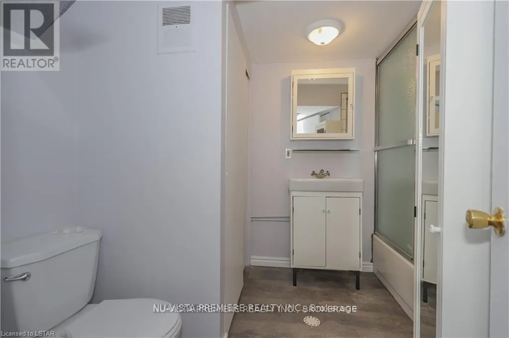 LOWER - 132 WHARNCLIFFE ROAD N, #Lower