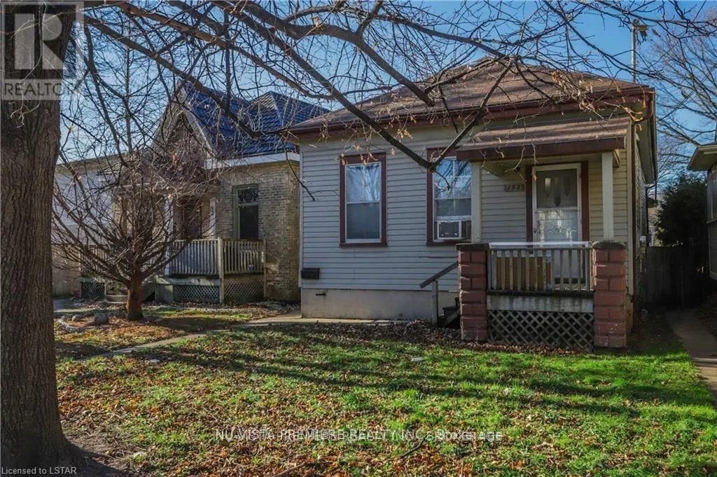 LOWER - 132 WHARNCLIFFE ROAD N, #Lower