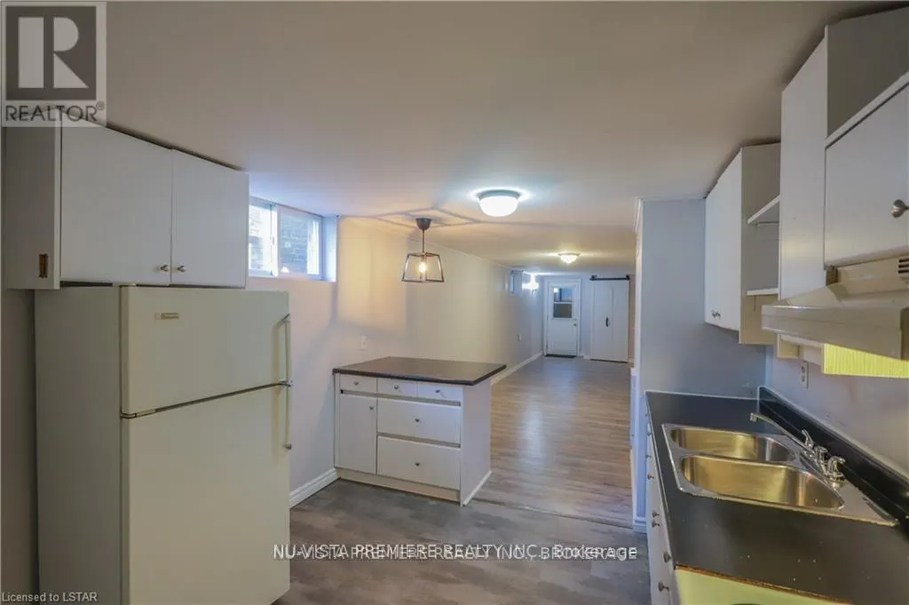 LOWER - 132 WHARNCLIFFE ROAD N, #Lower