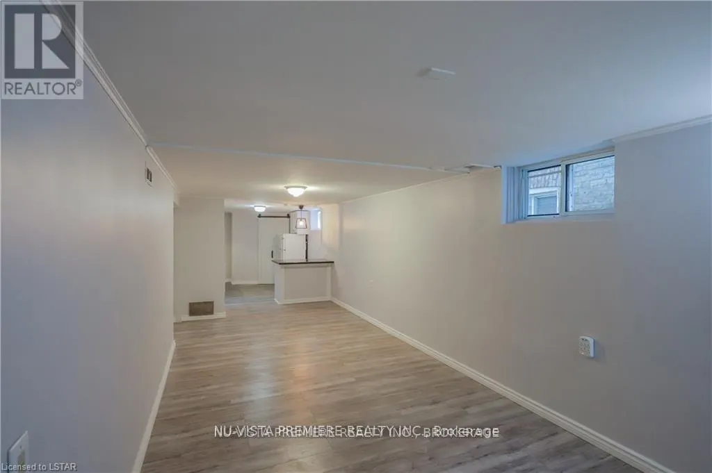 LOWER - 132 WHARNCLIFFE ROAD N, #Lower