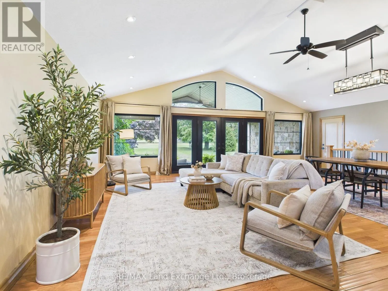 203 CAMPBELL CRESCENT