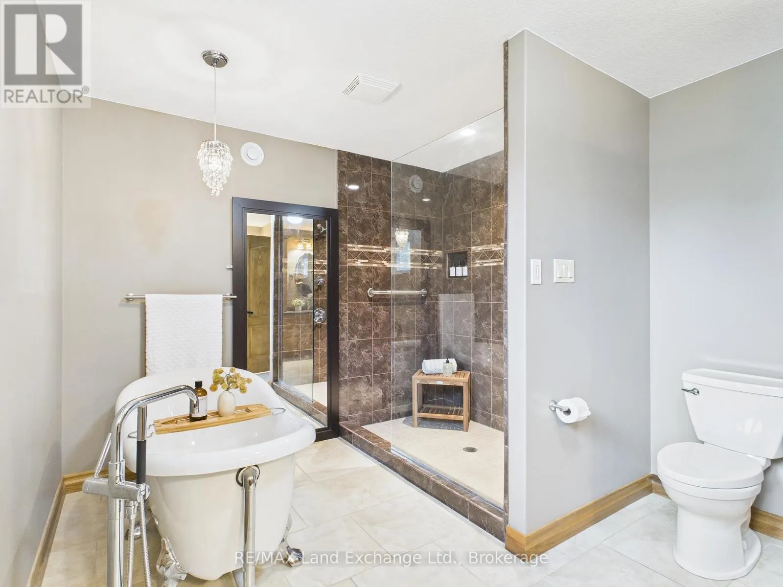 203 CAMPBELL CRESCENT