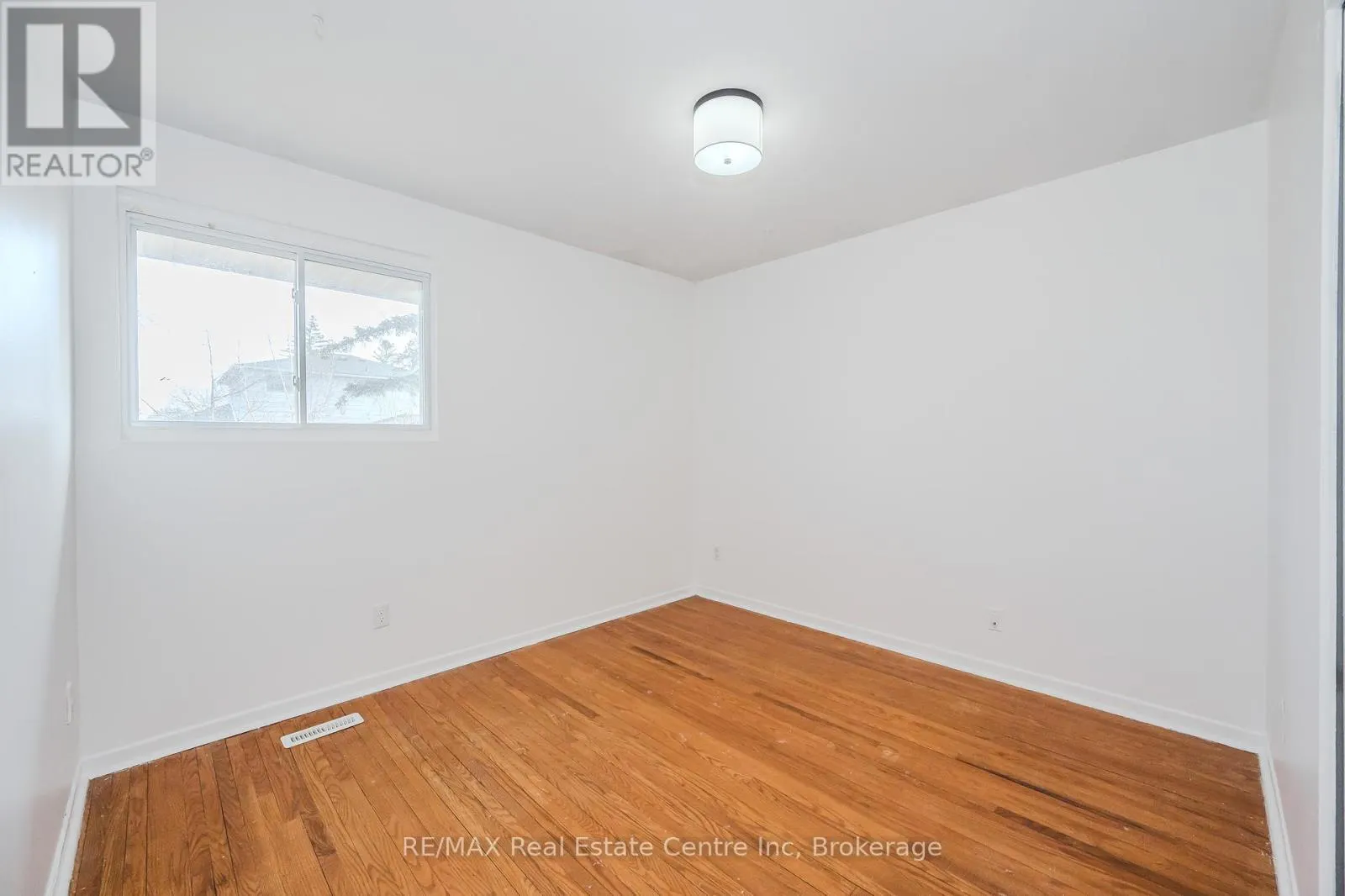 58 CONROY CRESCENT