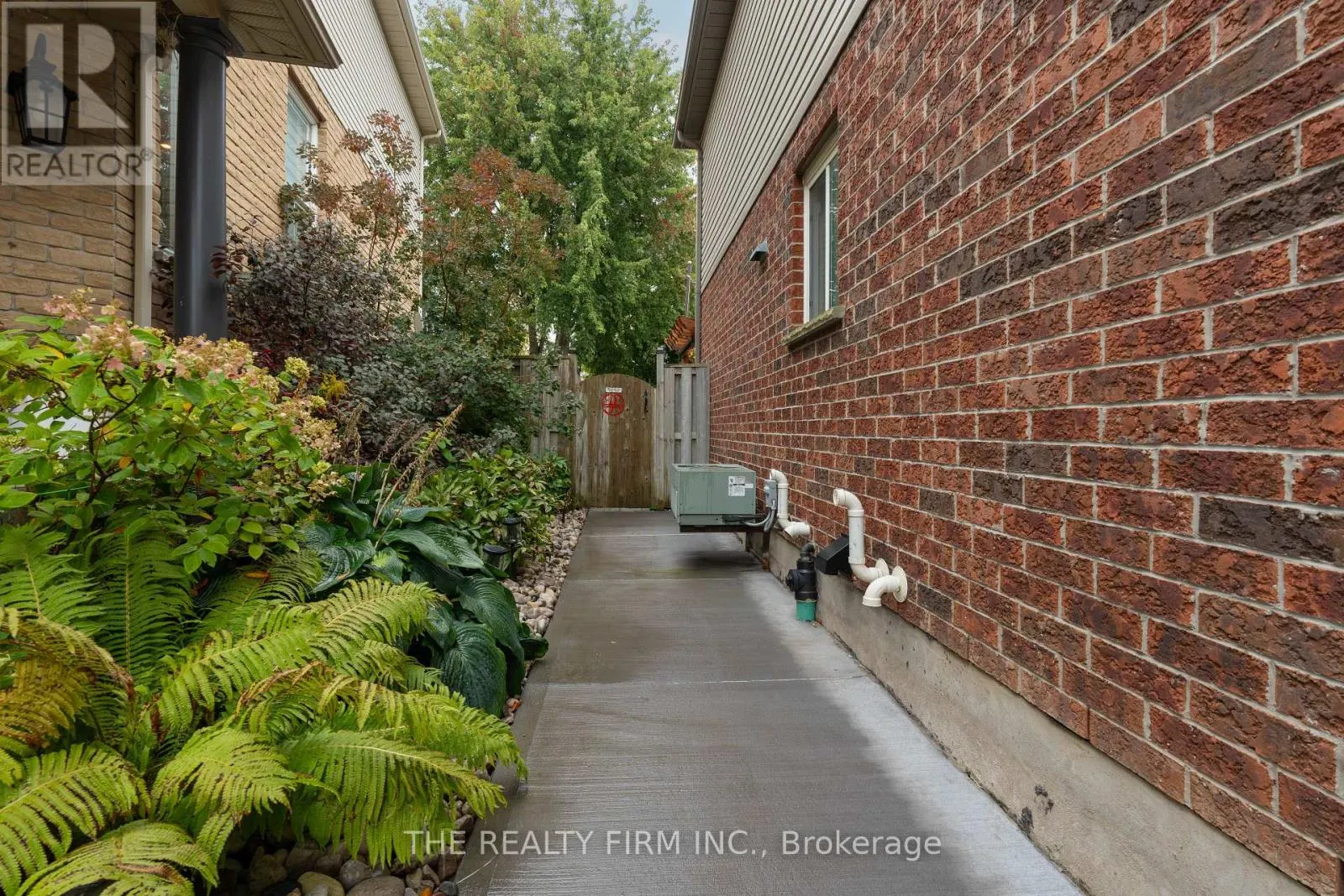 269 ROSSMORE COURT