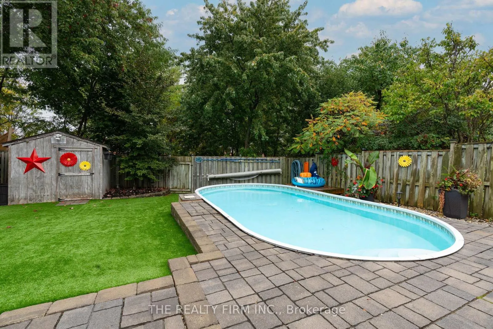 269 ROSSMORE COURT