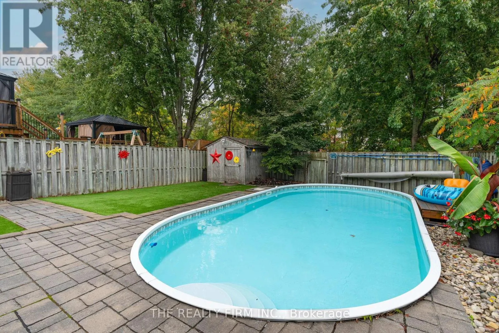 269 ROSSMORE COURT