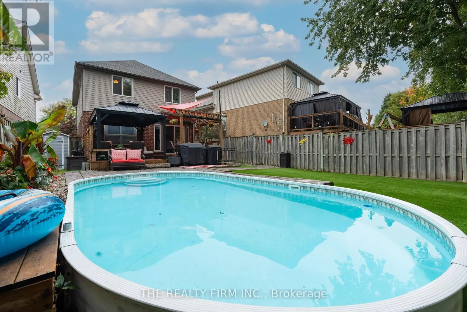 269 ROSSMORE COURT