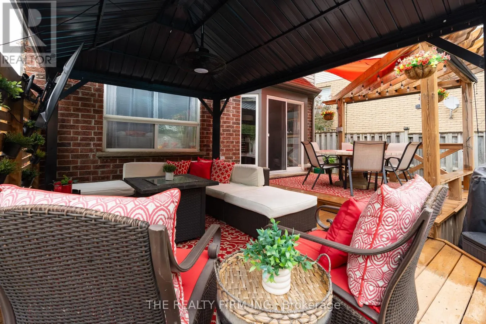 269 ROSSMORE COURT
