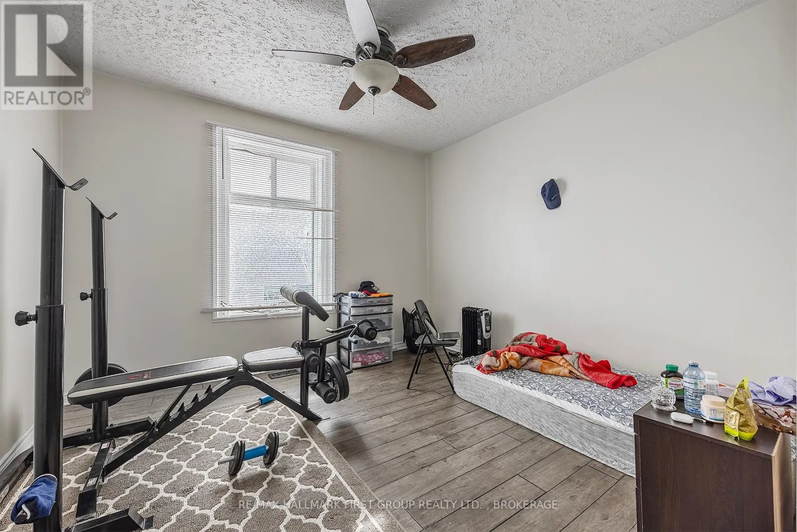 19/21 DUNDAS STREET W