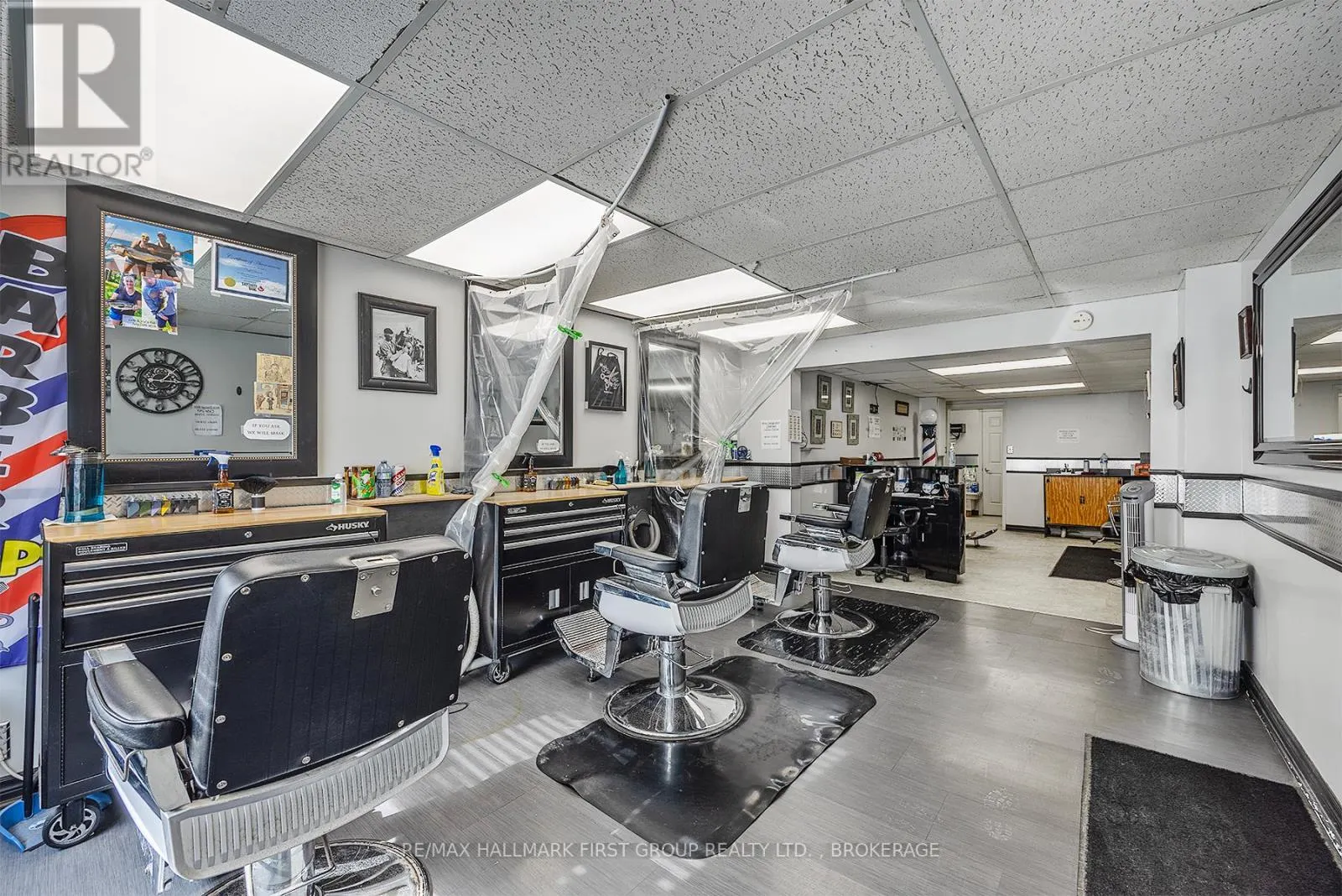 19/21 DUNDAS STREET W