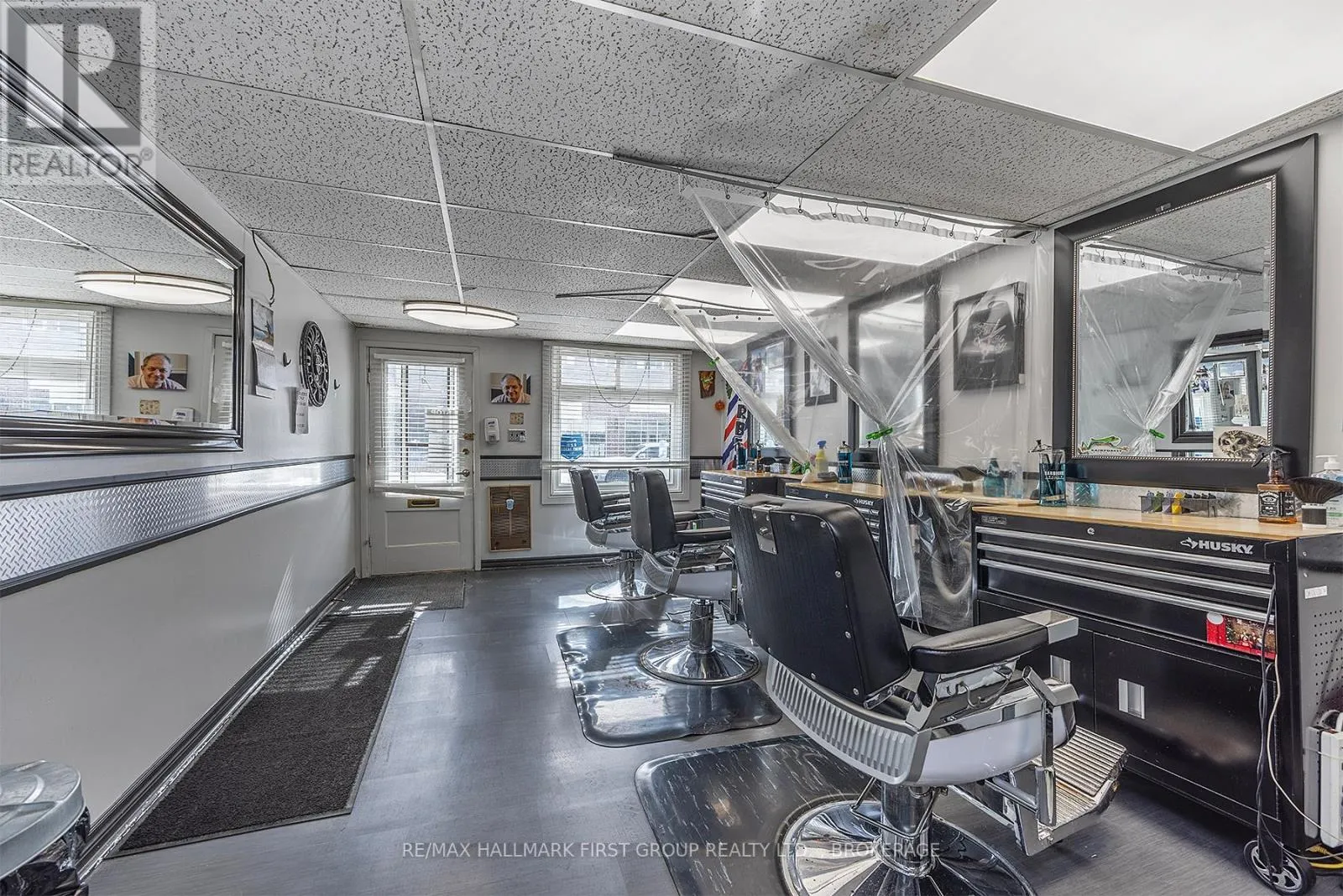 19/21 DUNDAS STREET W