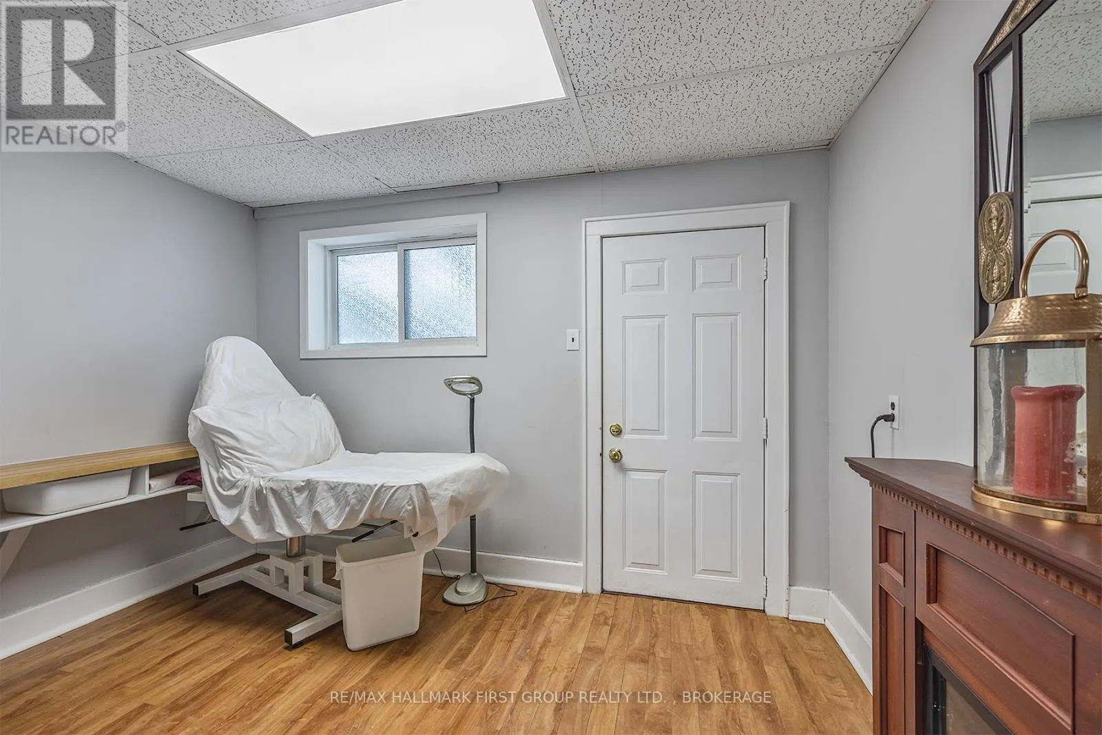 19/21 DUNDAS STREET W