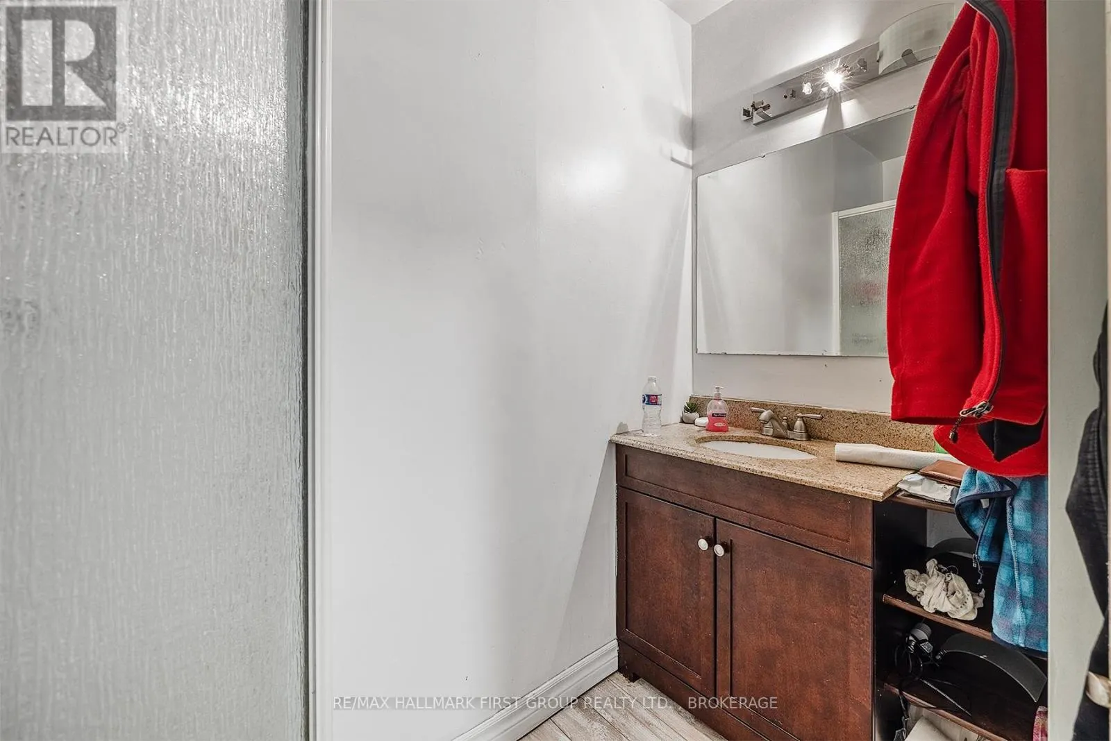 19/21 DUNDAS STREET W