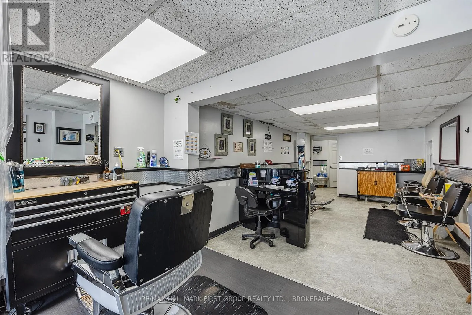 19/21 DUNDAS STREET W